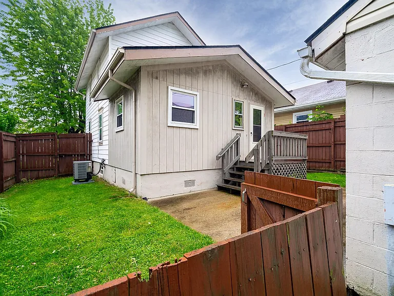 1343 Epworth Ave — Photo 11