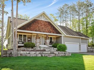 460 Hillside Dr, Prescott, WI 54021