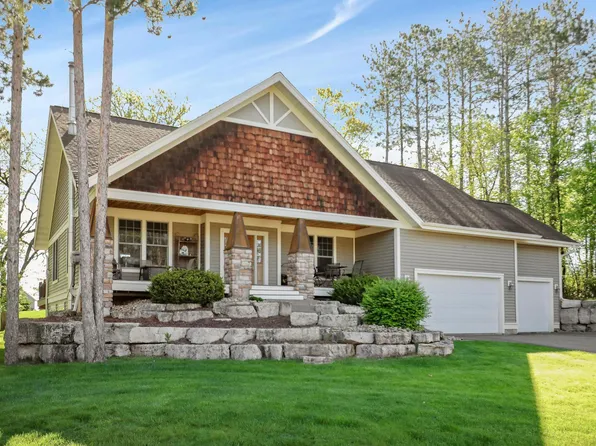 460 Hillside Dr, Prescott, WI 54021