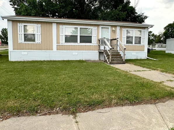 1201 Western Park Vlg, Jamestown, ND 58401