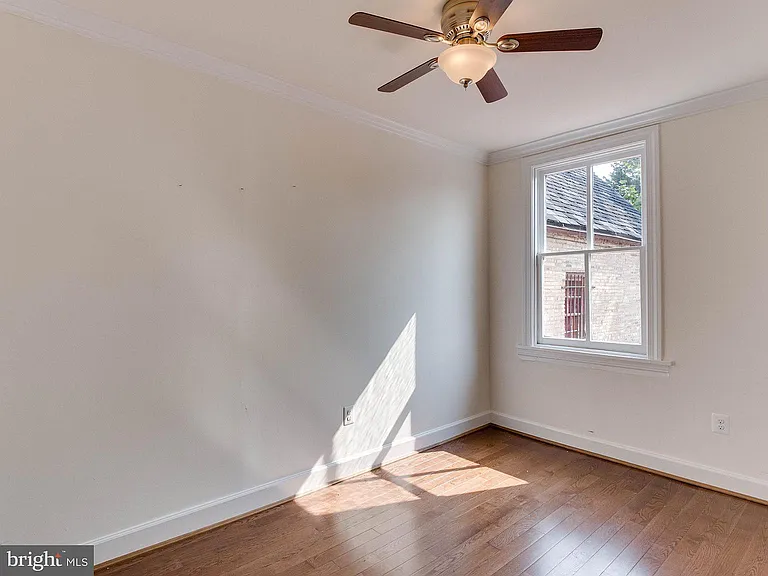 Back bedroom with closet