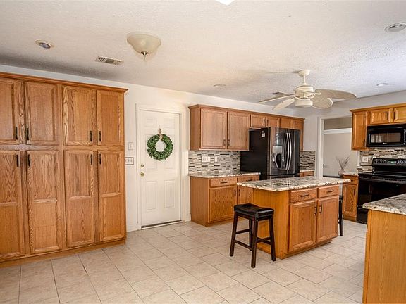 5th image of 242 Arbor Glen Dr