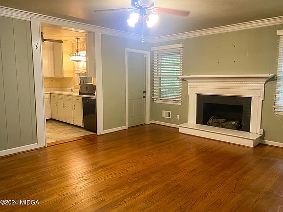 2nd image of 822 Fair Oaks Dr