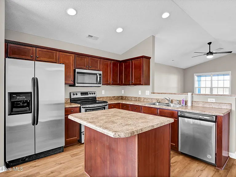 613 Whittle Ct — Photo 10