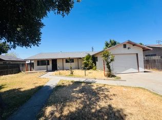 913 Banyan Dr, Lemoore, CA 93245