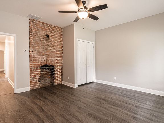 3rd image of 806 Longfield Ave