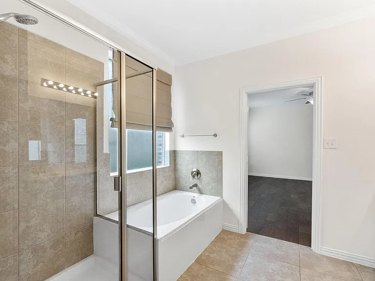 1705 Medina Ln — Photo 17