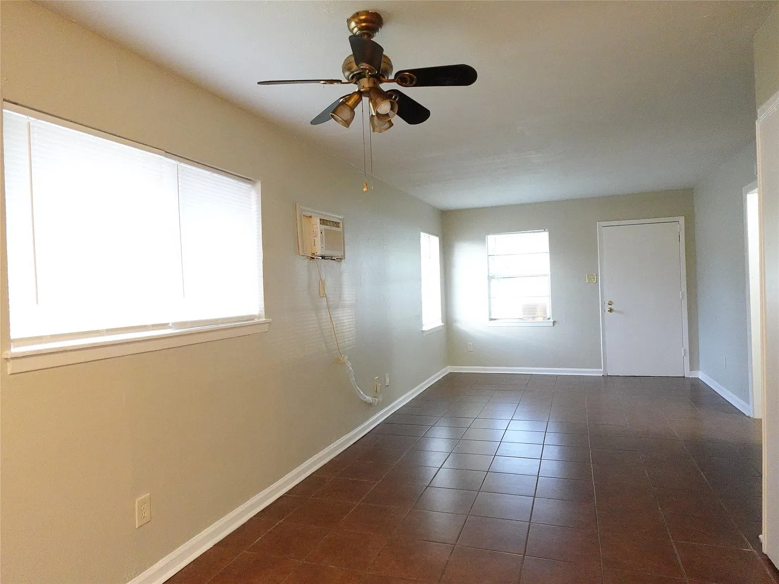 2 bed, 1.0 bath, 761 sqft, $1,000 — Photo 4
