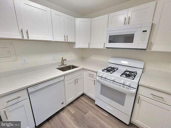 5th image of 6139 Leesburg Pike APT 403