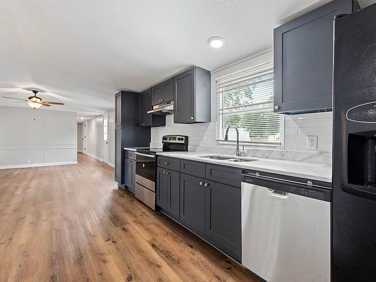 215 Loranger Dr — Photo 10