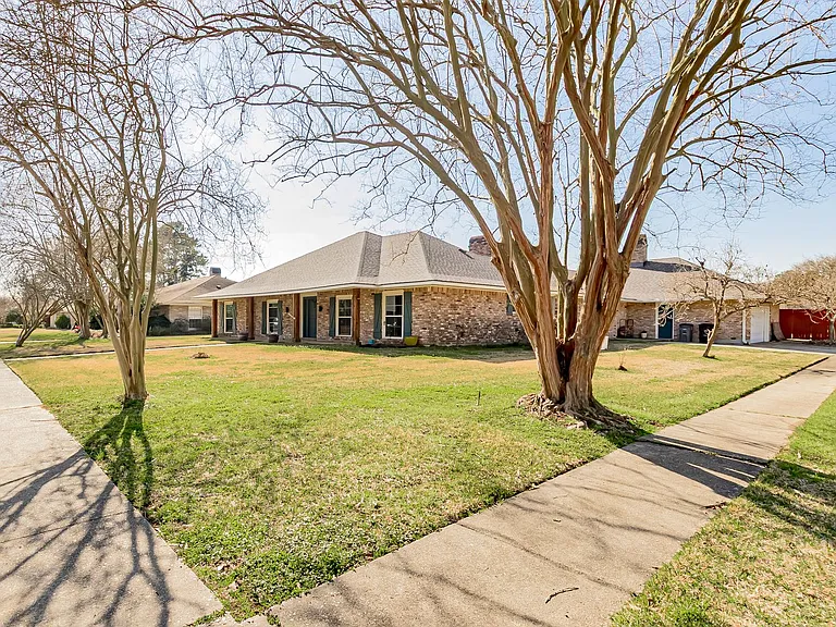 4204 Pine Park Dr — Photo 37