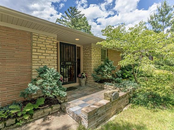 3rd image of 4041 Lyon Dr