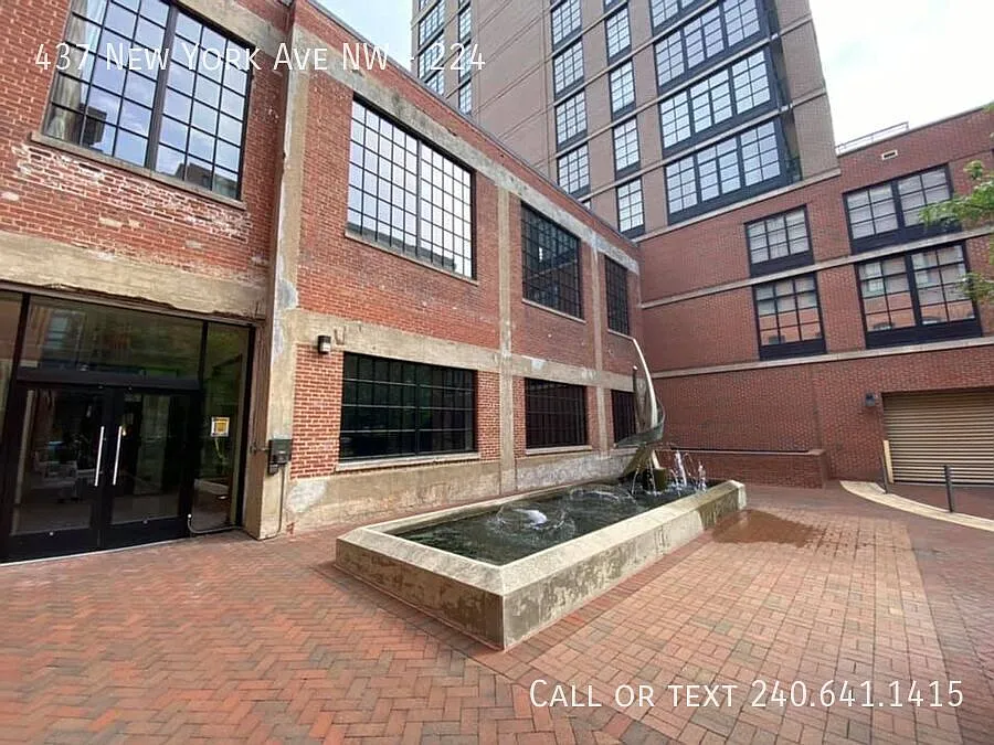 Lovely 1 BR + Den/1 BA Condo in Mount Vernon Square! — Photo 4