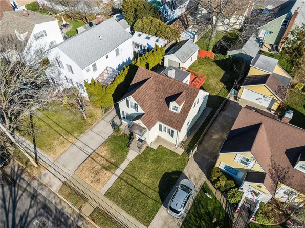 1024 N 6th Street, New Hyde Park, NY 11040