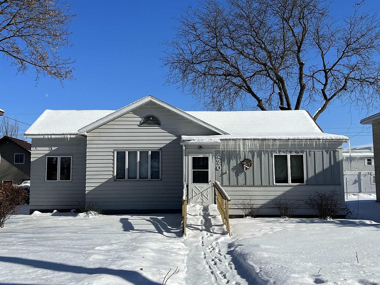 220 South Wacouta Ave, Prairie Du Chien, WI 53821 Zillow