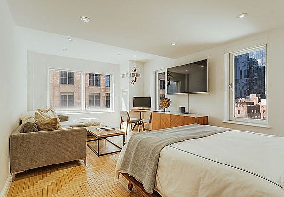 5th image of 106 Central Park S APT 19N