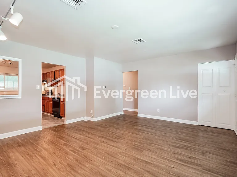 2981 Wessex Ct — Photo 4