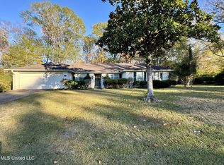 202 Swan Lake Dr, Jackson, MS 39212