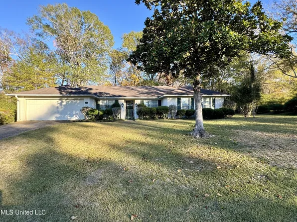 202 Swan Lake Dr, Jackson, MS 39212