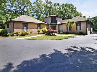 11 Washington Dr, Johnston, RI 02919