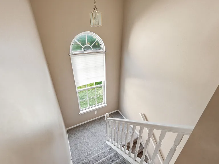 327 Allens Ln — Photo 15