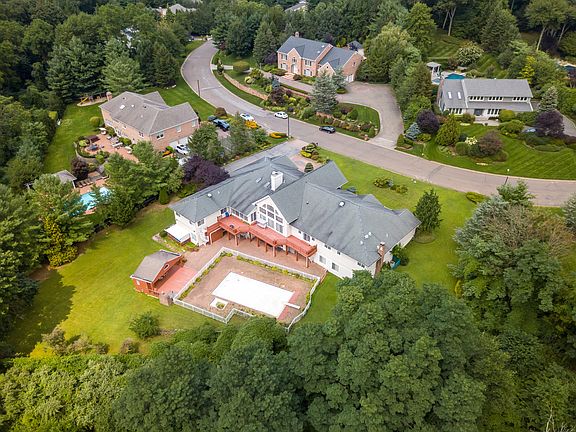 4th image of 27 Westwood Ln
