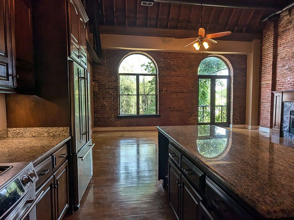1st image of 1715 Summit St #205