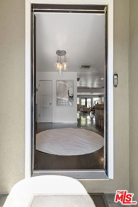 3 bed, 2.5 bath, 1753 sqft, $7,195 — Photo 4