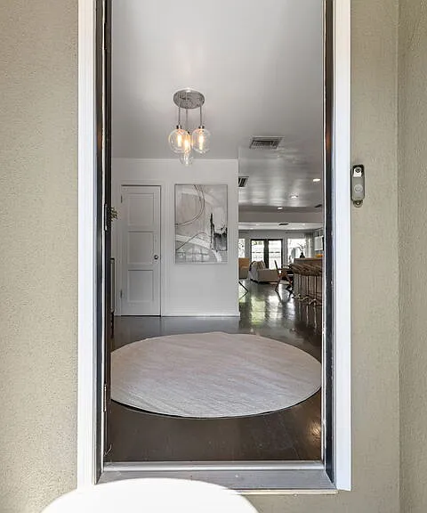 4460 Stansbury Ave — Photo 6
