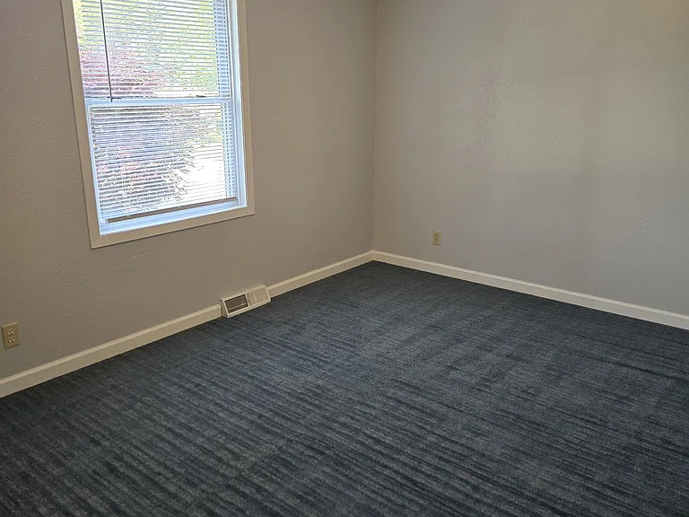 5015 Highland Dr — Photo 10