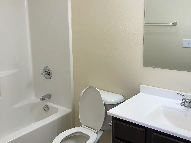 1 Hundred West Apartments — Photo 34