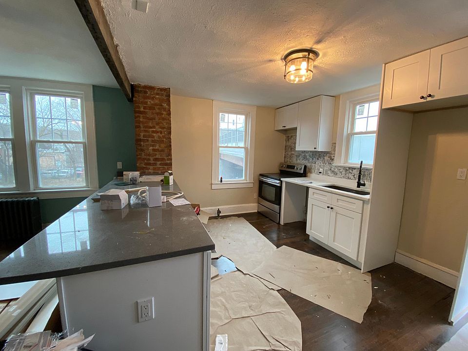 2nd image of 396 Ashford Ave APT 4