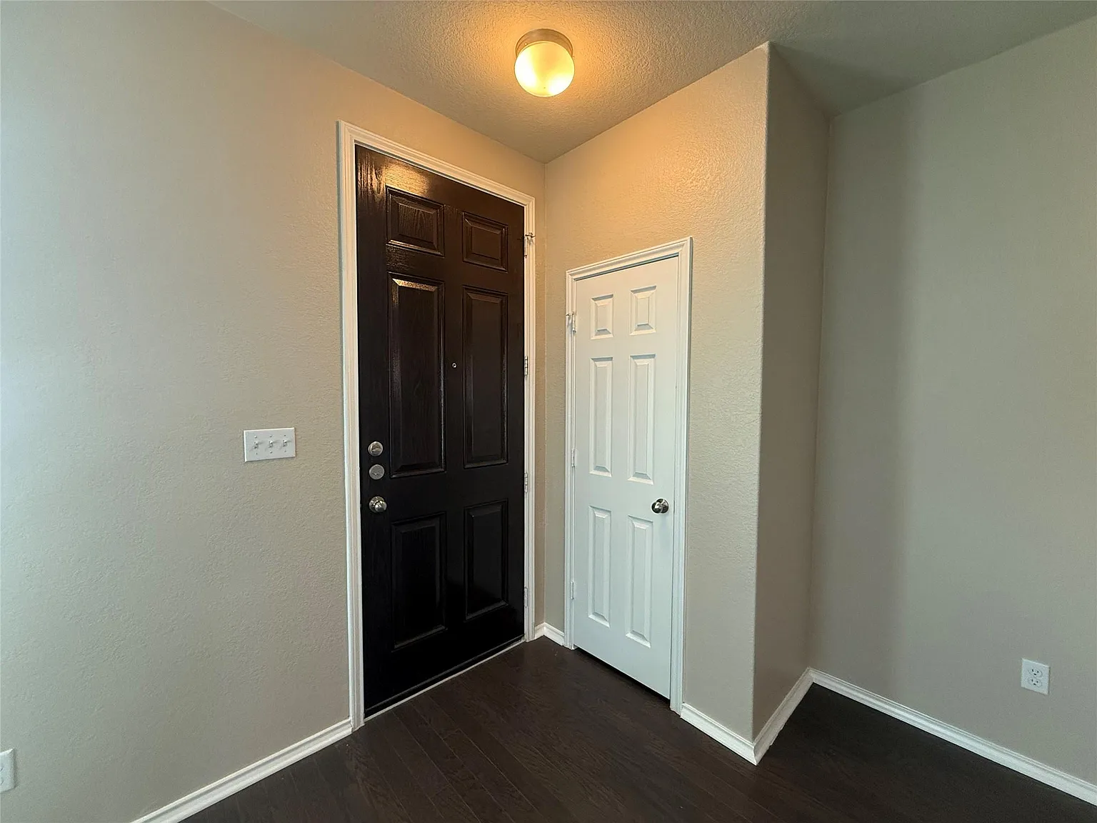 3 bed, 2.0 bath, 1417 sqft, $1,895 — Photo 3