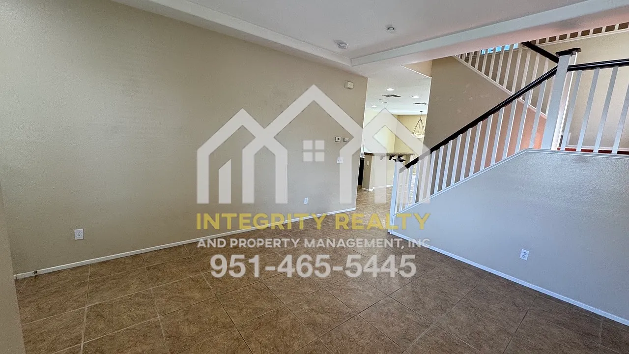 4 bed, 2.5 bath, 1927 sqft, $3,495 — Photo 2