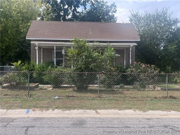 338 S Elizabeth St, Saint Pauls, NC 28384