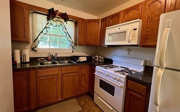 4th image of 661 Silkwood Ave
