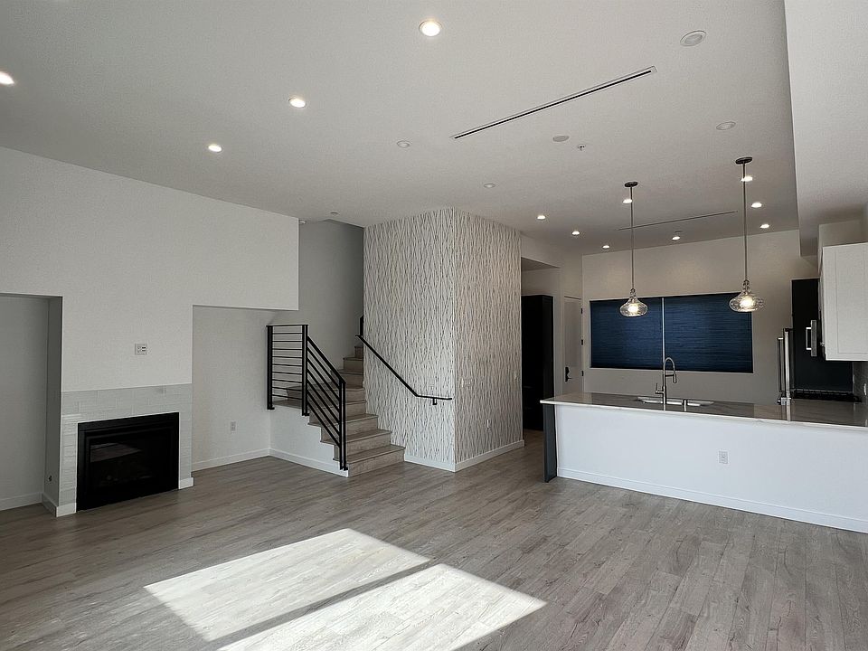 1st image of 1002 N Hudson Ave #4