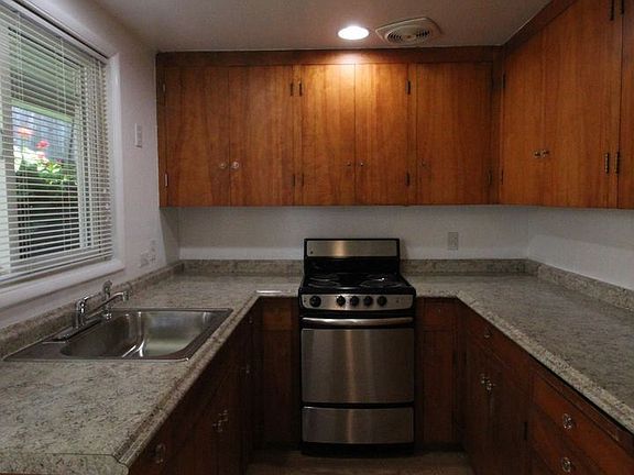2nd image of 1129 Schuman Ln