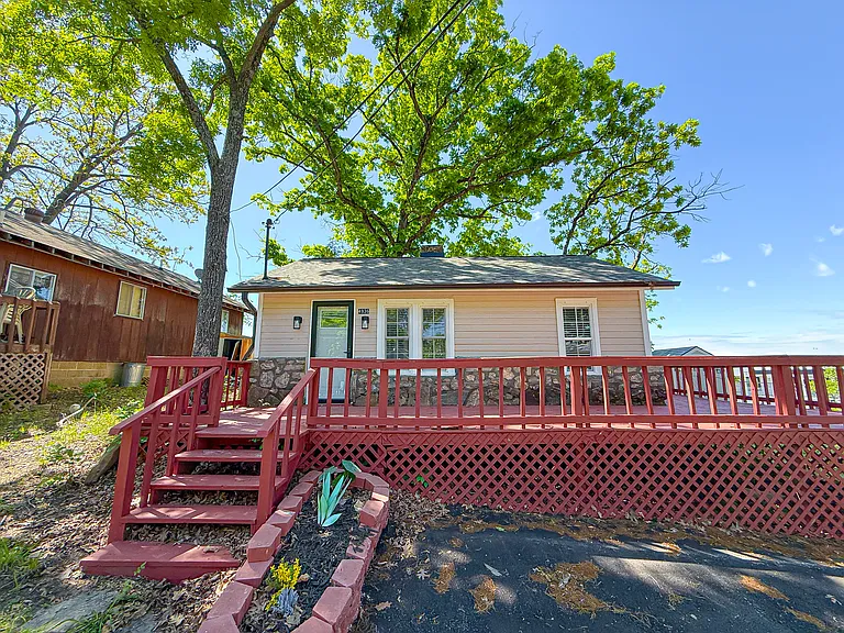 4936 University Ln — Photo 2