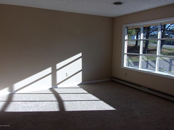 4th image of 241 Rolling Hills Dr