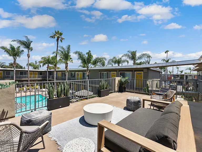 California Palms Apartments — Photo 30