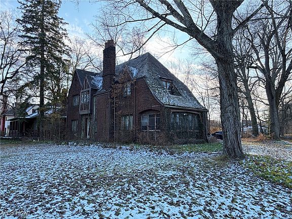 3rd image of 1660 5th Ave