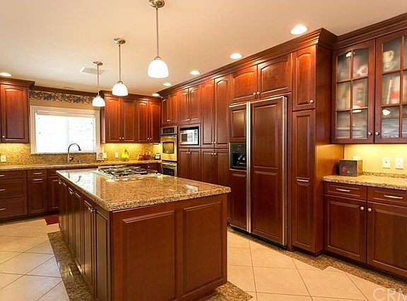 5th image of 551 E Leadora Ave