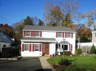 9 Stuart St, Waldwick, NJ 07463