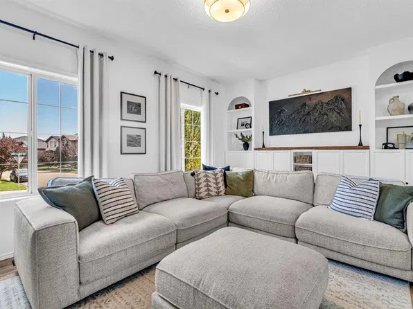 123 N Elgin Meadows Way SE, Calgary, AB T2Z 0G2