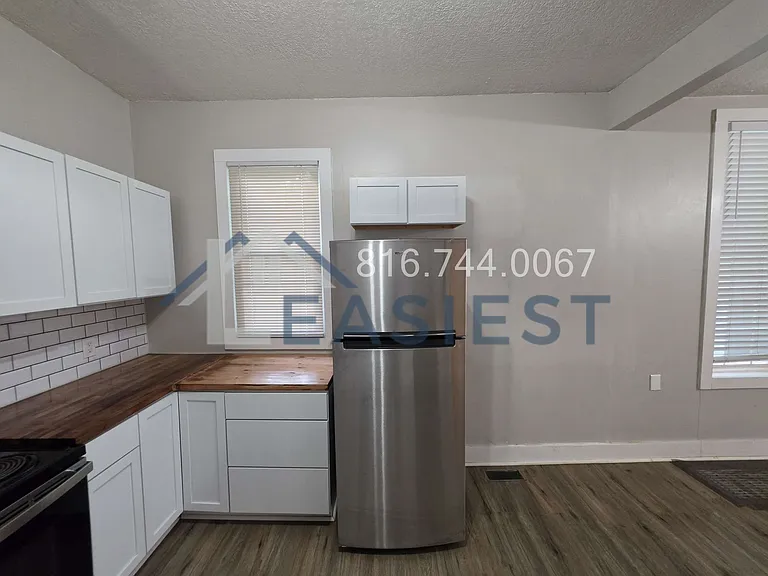 1209 College Ave — Photo 9