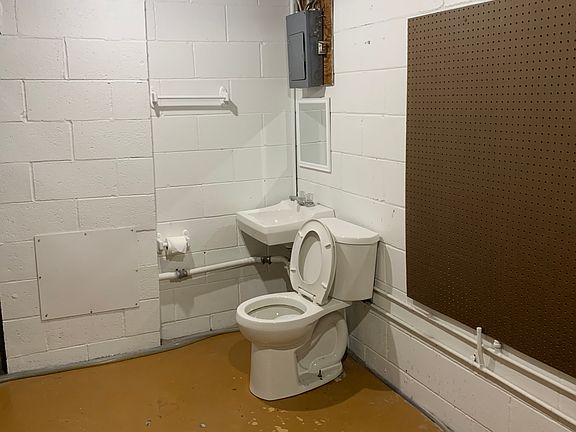 4th image of 1039 21st Ave