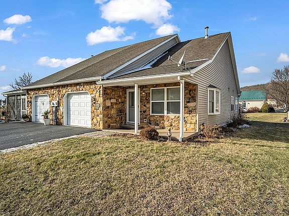 3rd image of 216 Patio Ct