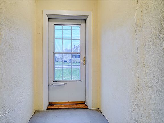 4th image of 206 Bluff Dr