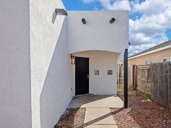 3rd image of 2928 Corona Dr NW